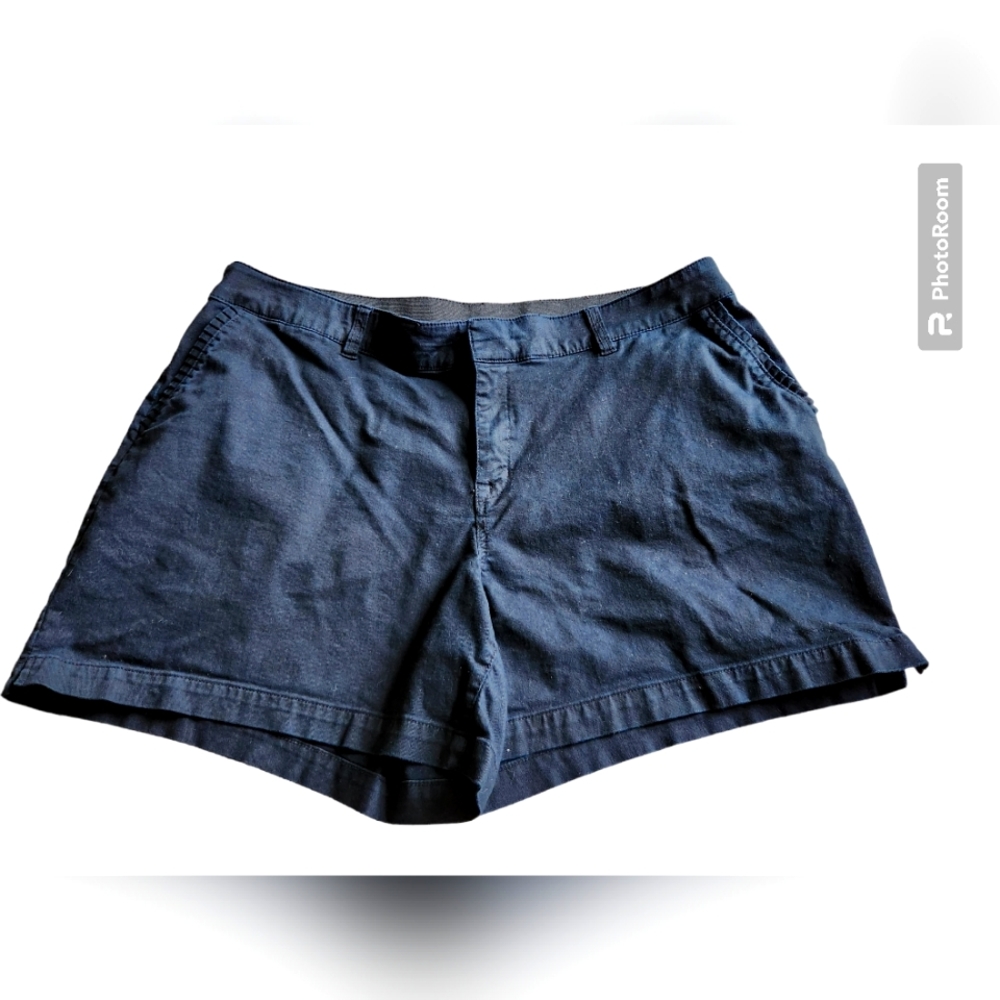 LANE BRYANT  SIZE 18  cotton/spandex shorts. 5" inseam. Black